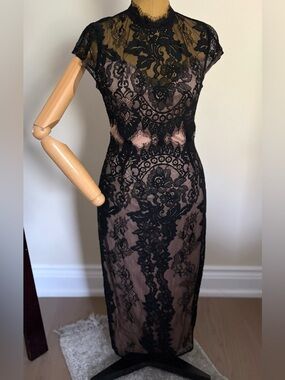 LOCK AND KEY Black Floral Lace Overlay Sheath Dress with Nude Lining (S)